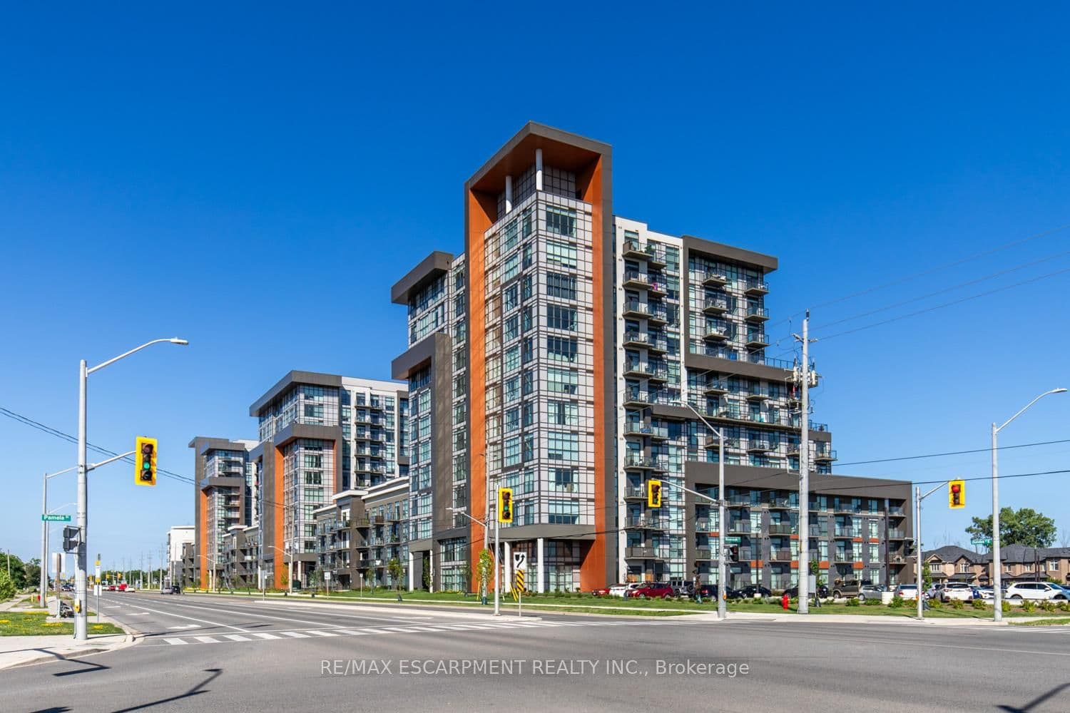 #714 - 450 Dundas Street E