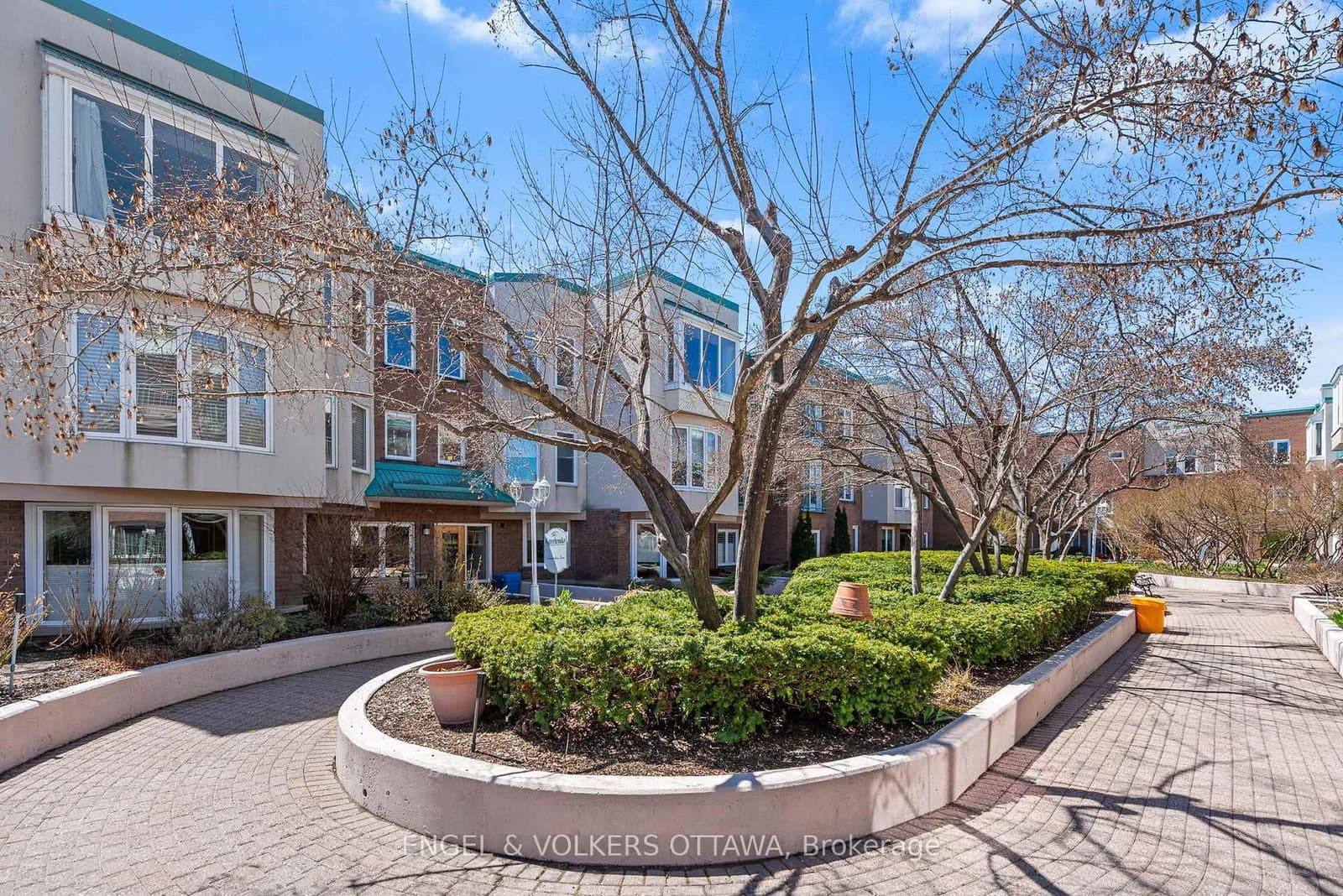 #403 - 1 Columbus Avenue