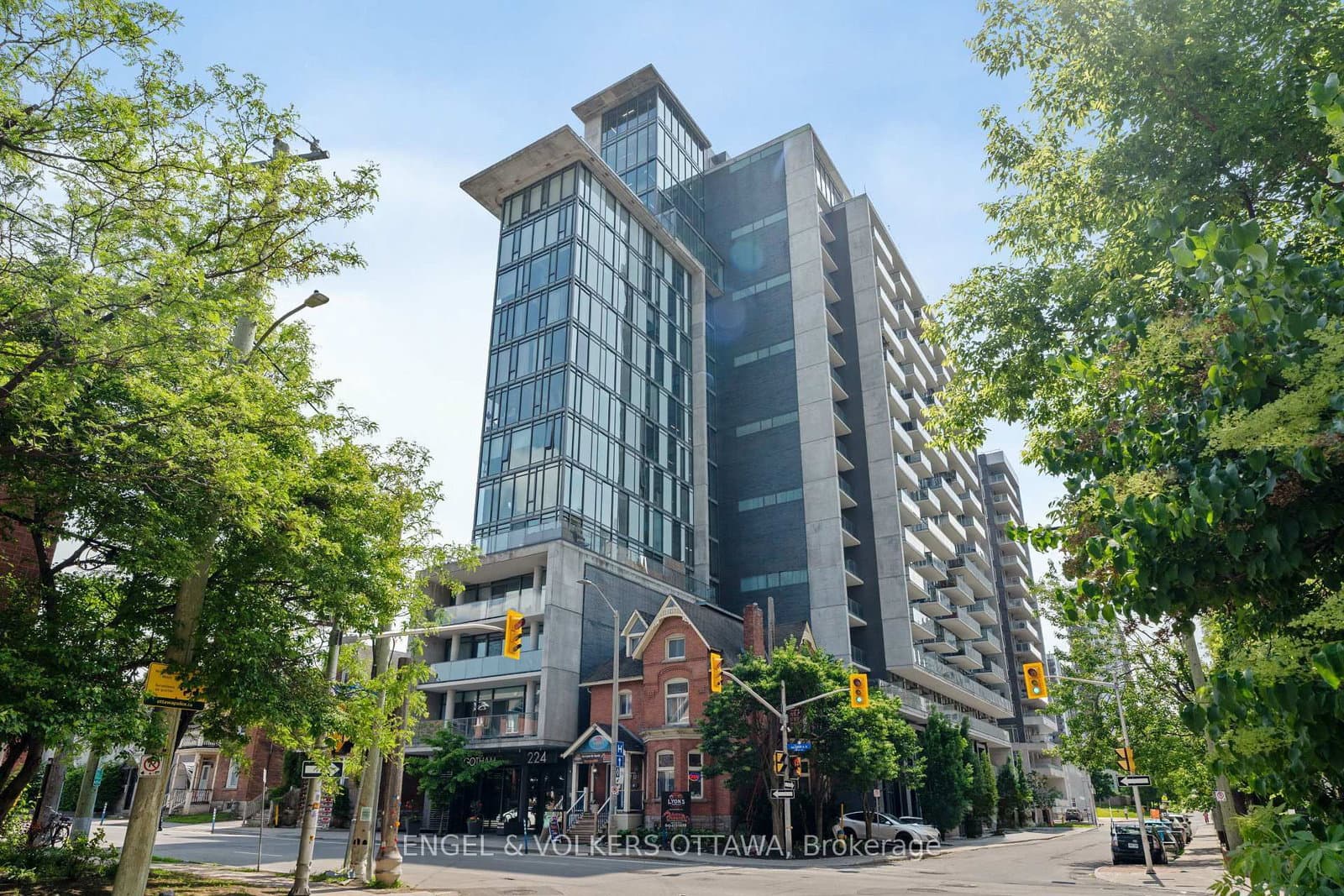 #1004 - 224 Lyon Street N