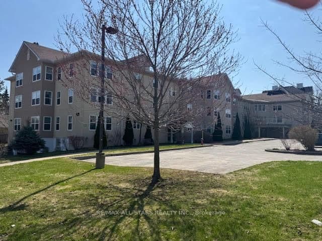 #303 - 8 Huron Street