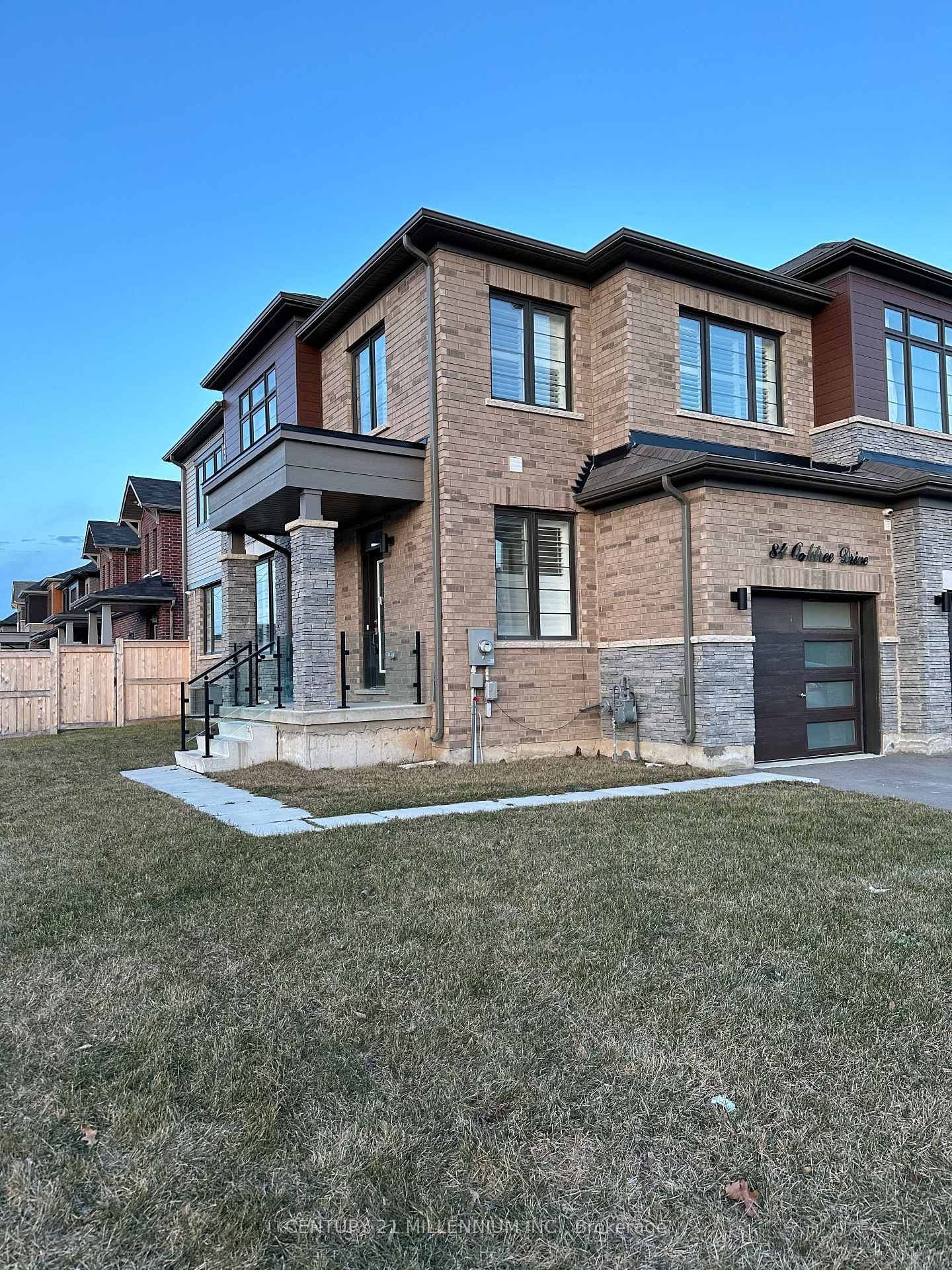 84 Oaktree Drive