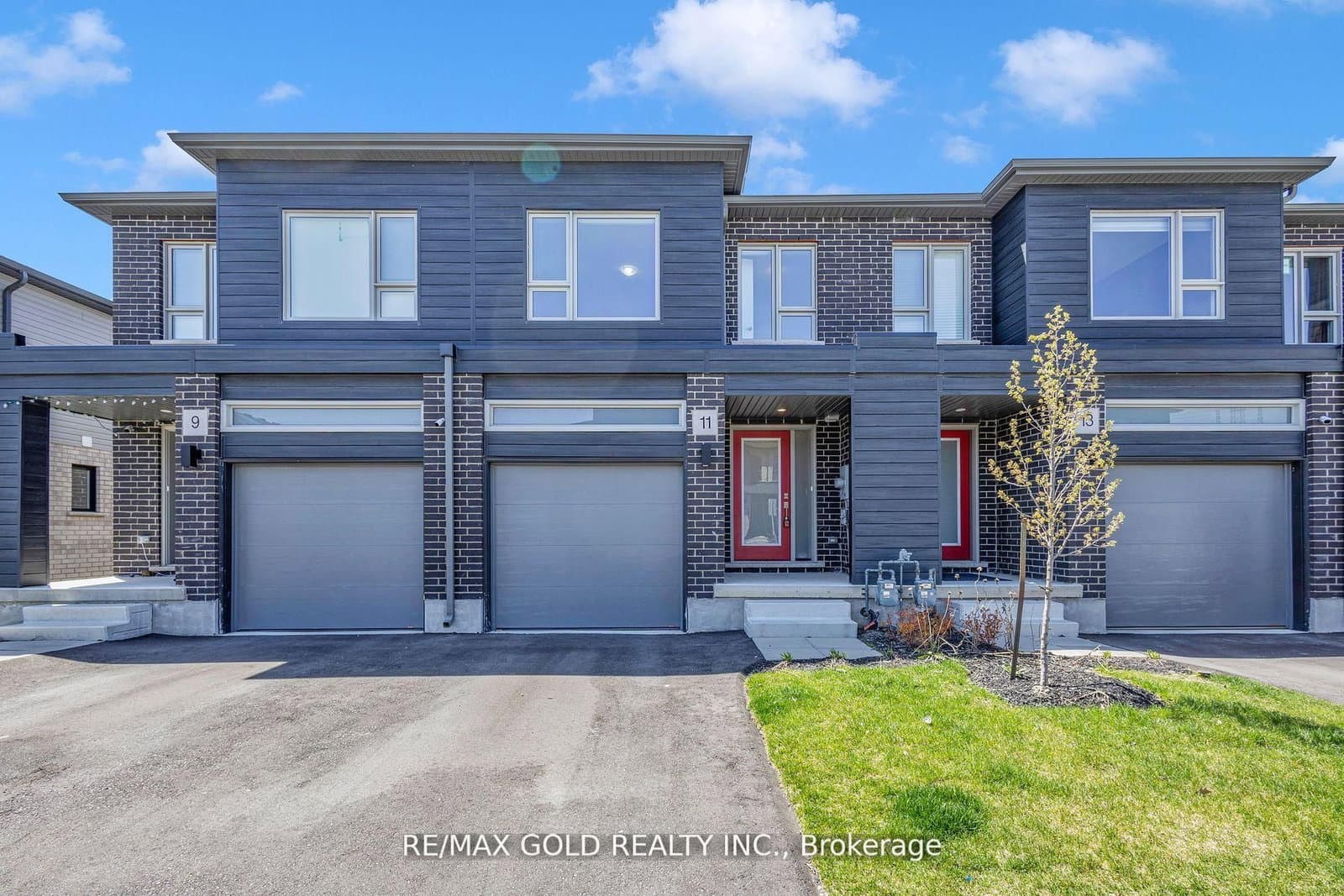 11 Roper Place