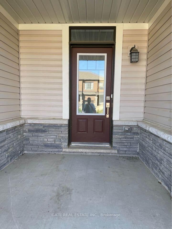 37 Oaktree Drive